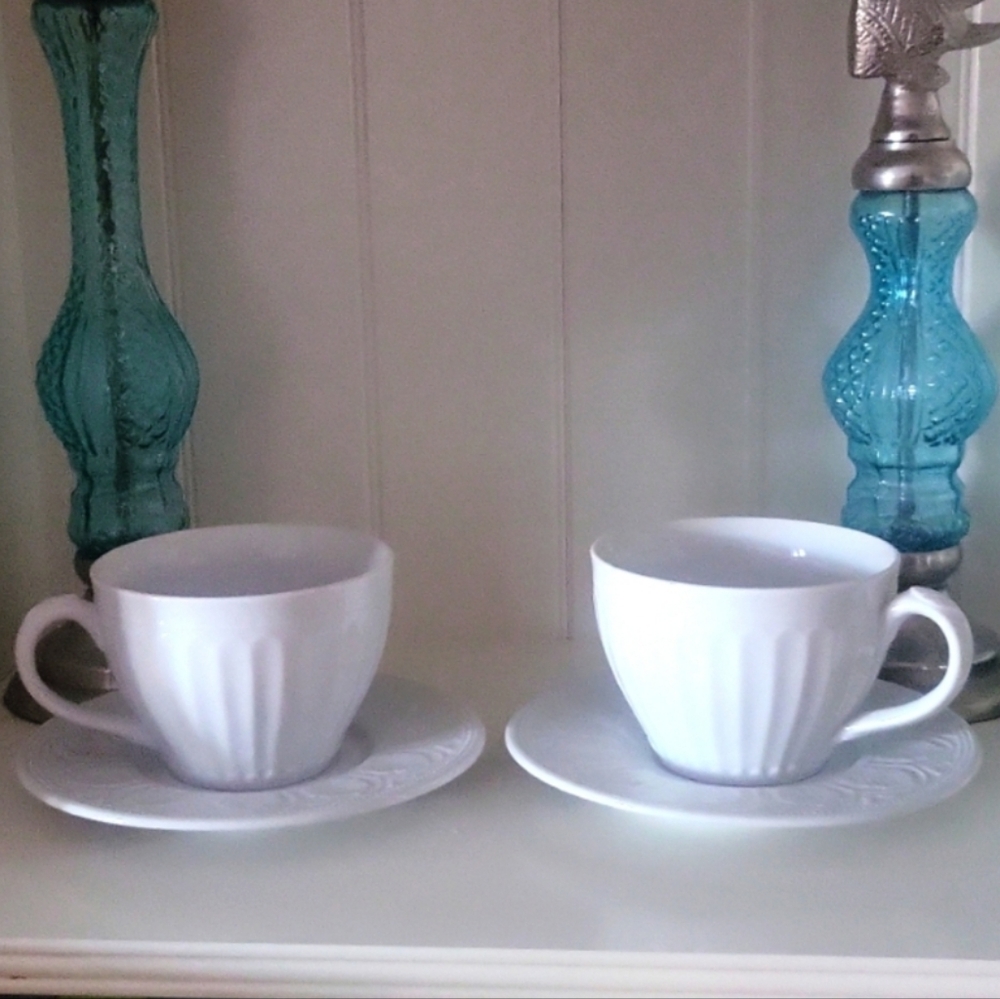 Set Of 2 Mugs And Saucers..
